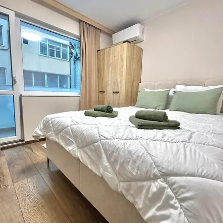 Apartament Stylish With Free Parking By Apartmax Warna