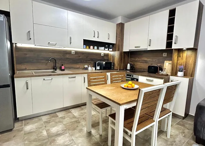 Stylish With Free Parking By Apartmax *