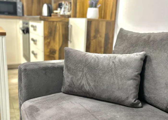 Apartment Stylish With Free Parking By Apartmax *