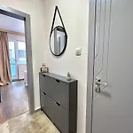 Stylish With Free Parking By Apartmax * Warna