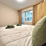 Stylish With Free Parking By Apartmax * Warna