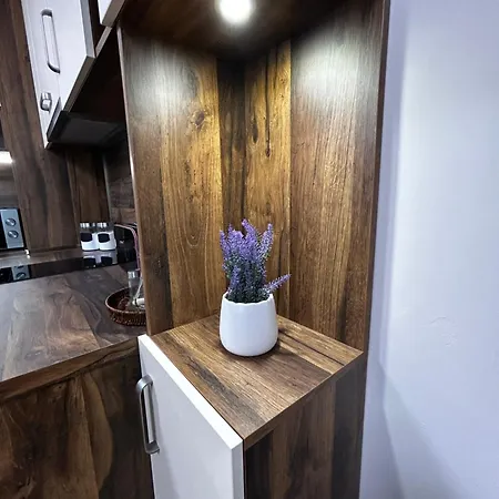 Stylish With Free Parking By Apartmax