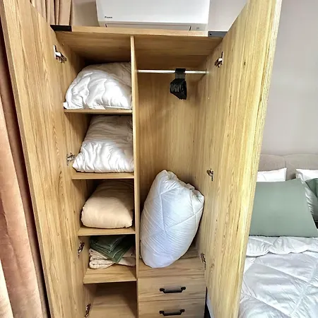 Apartment Stylish With Free Parking By Apartmax *