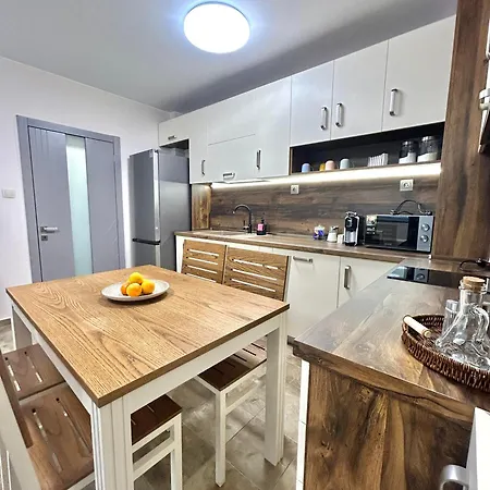 Stylish With Free Parking By Apartmax Апартаменти *