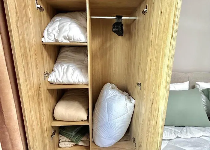 Apartment Stylish With Free Parking By Apartmax *