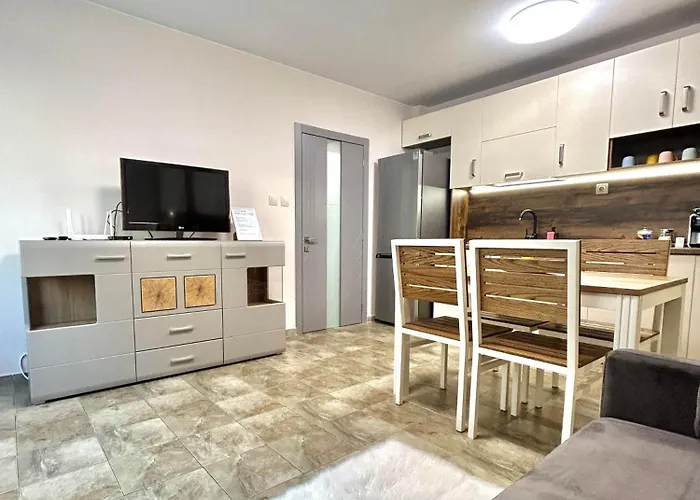 Stylish With Free Parking By Apartmax *