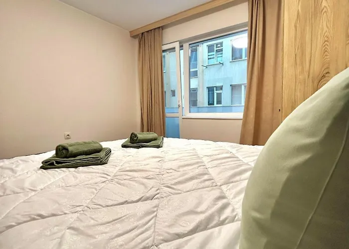 Stylish With Free Parking By Apartmax * Warna